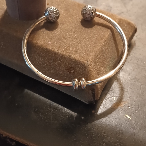 Pandora Diamond Sterling Silver 9.25 solid Cuff Bracelet. - Picture 12 of 16